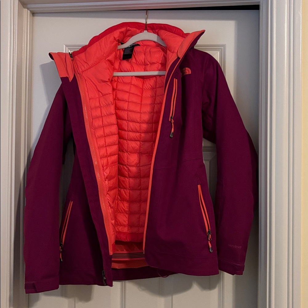 The North Face Women's Magenta and Orange Ski Jacket, Small - Picture 11 of 13